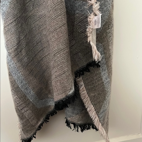 Cabin fever gray scarf one size - Picture 4 of 4